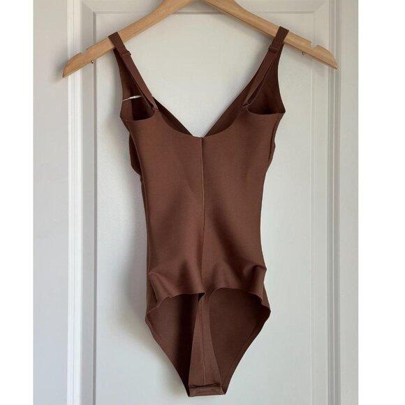 Skims Body Core Sculpt Plunge Thong Bodysuit in Jasper, Size Small - Picture 7 of 7